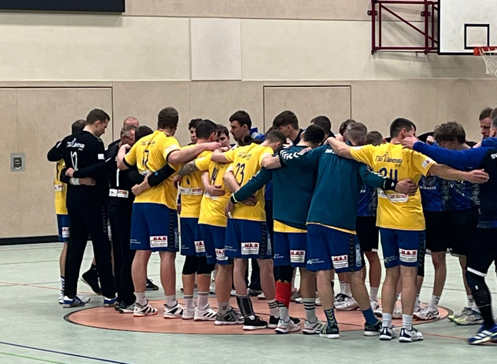 Advent, Advent, das Hallenlicht brennt